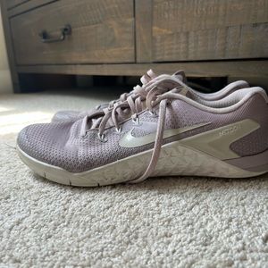 Light purple Nikes size 9.5